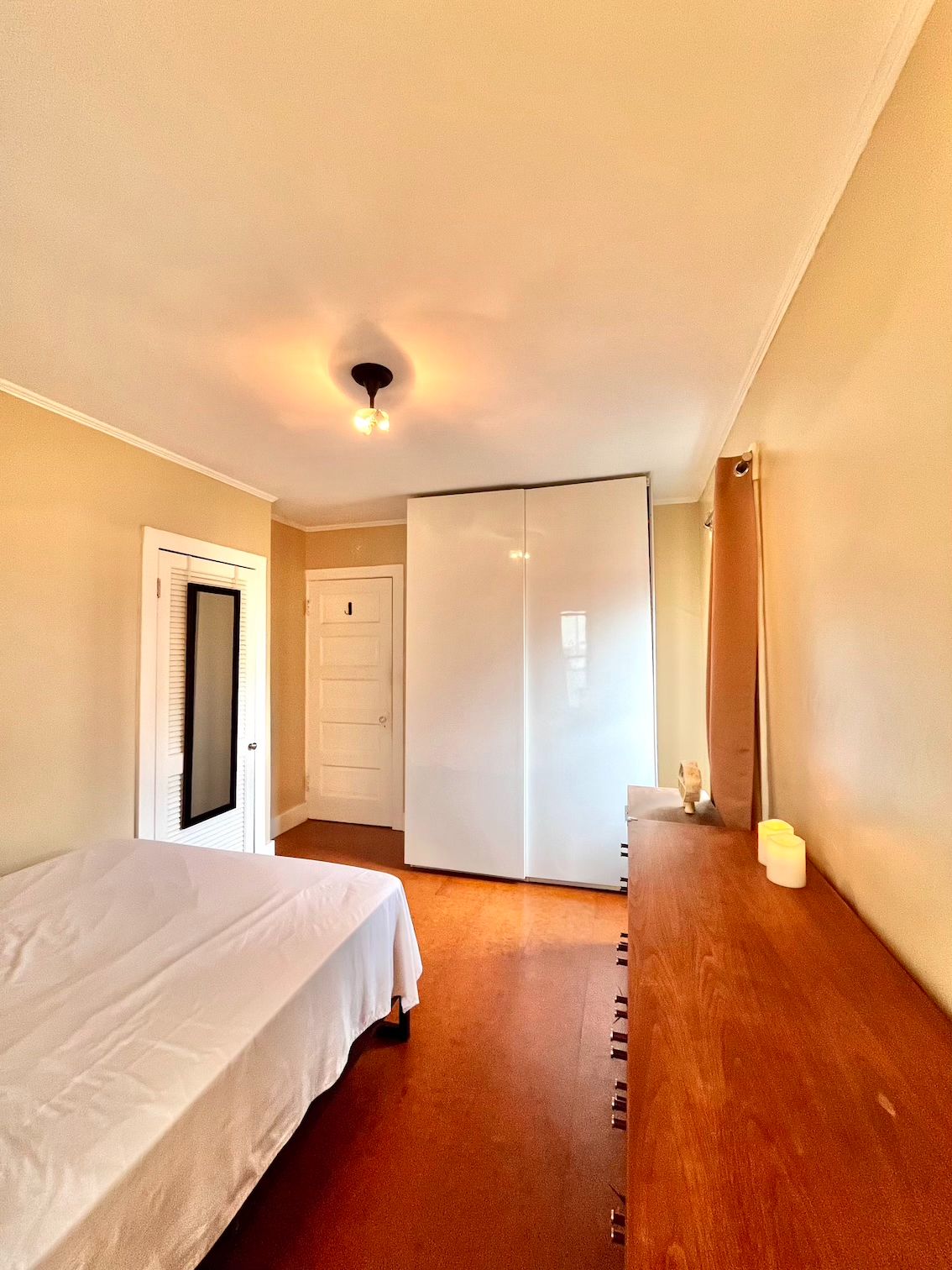 Beautiful room in a house-like apartment in central San Diego - Photo 4