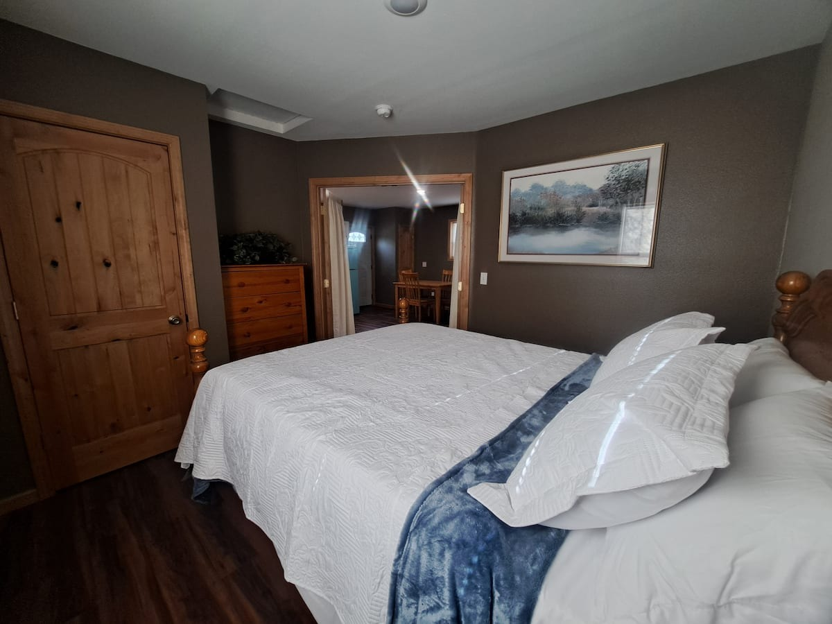 Walk To Downtown Cody Furnished Cottage With Fenced Yard Near Cody Regional Health - Photo 8