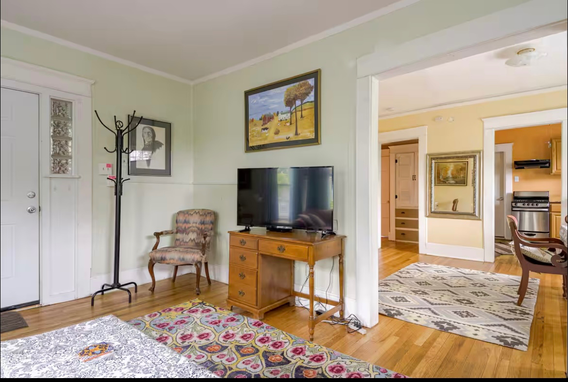 Sunny Second Floor - Photo 7