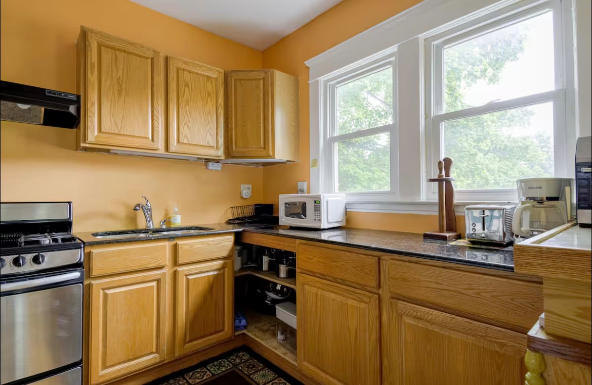 Sunny Second Floor - Photo 9