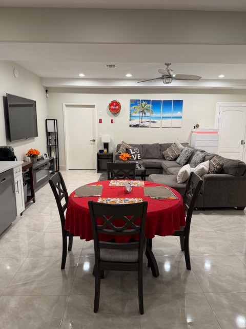 New One Bedroom apt. within a two-family home in a very exclusive, quiet and private neighborhood - Photo 5