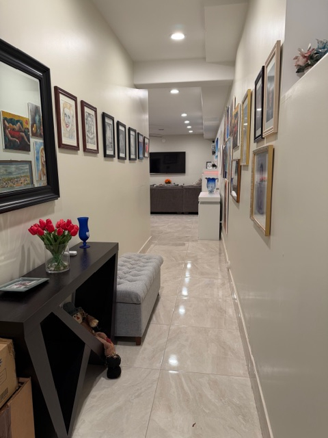 New One Bedroom apt. within a two-family home in a very exclusive, quiet and private neighborhood - Photo 2