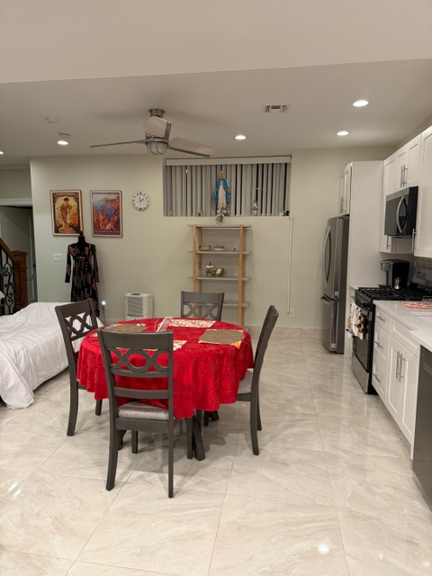 New One Bedroom apt. within a two-family home in a very exclusive, quiet and private neighborhood - Photo 8