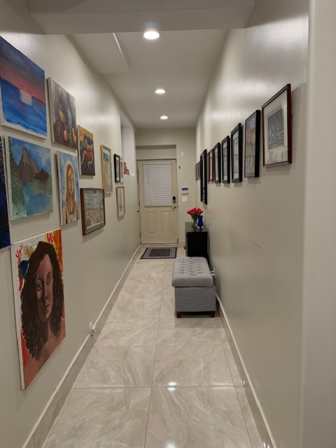 New One Bedroom apt. within a two-family home in a very exclusive, quiet and private neighborhood - Photo 1