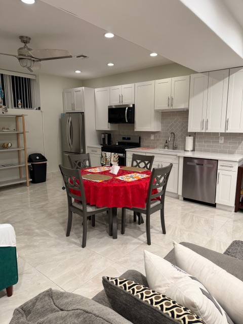 New One Bedroom apt. within a two-family home in a very exclusive, quiet and private neighborhood - Photo 11