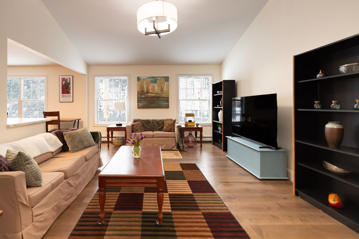 Saratoga Private Retreat: House with 1st-Floor Living - Photo 10
