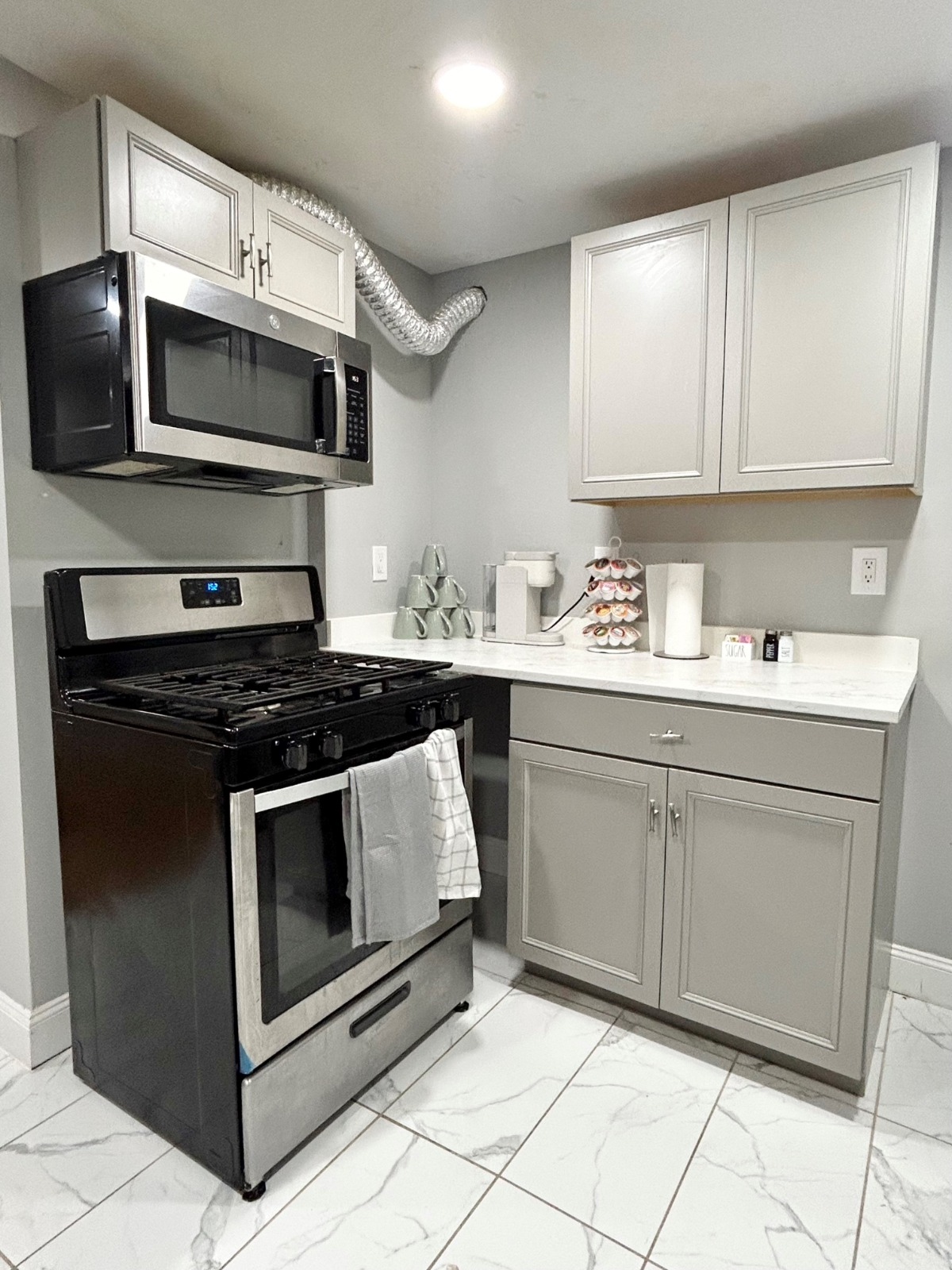Modern 3-Room Apartment in the Heart of Albany - Photo 1