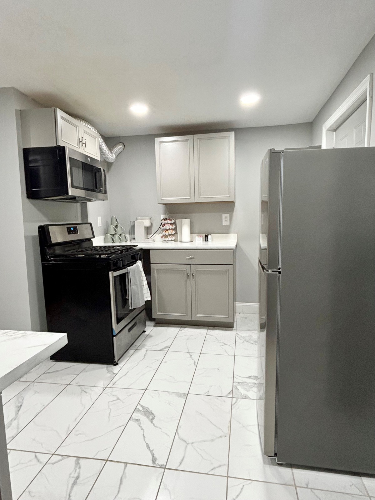Modern 3-Room Apartment in the Heart of Albany - Photo 2