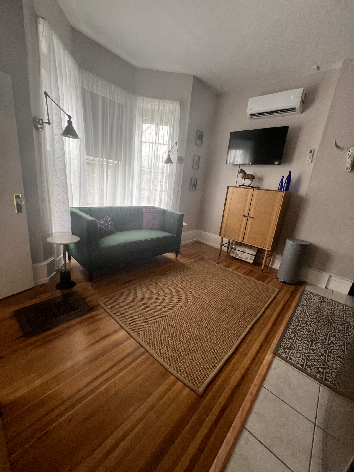 Saratoga Central studio with kitchen! - Photo 6