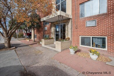 2 bedroom condo fully furnished in quiet neighborhood - Photo 2