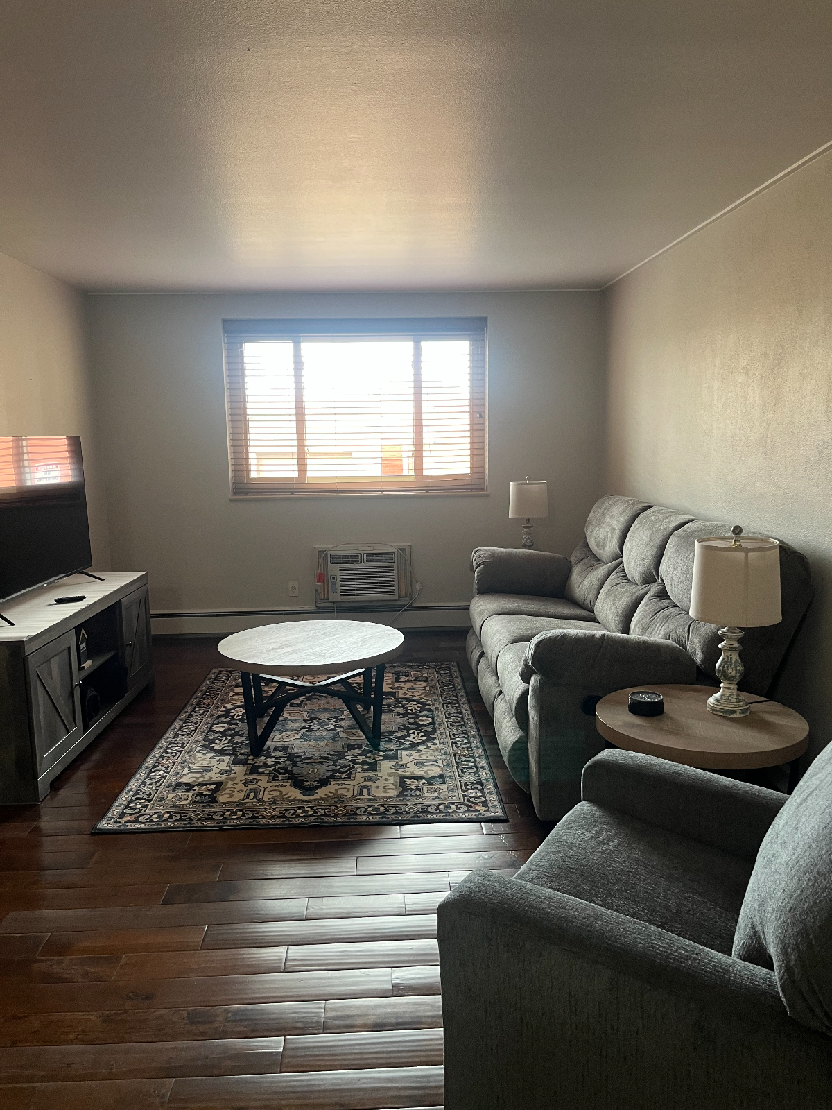 2 bedroom condo fully furnished in quiet neighborhood - Photo 3