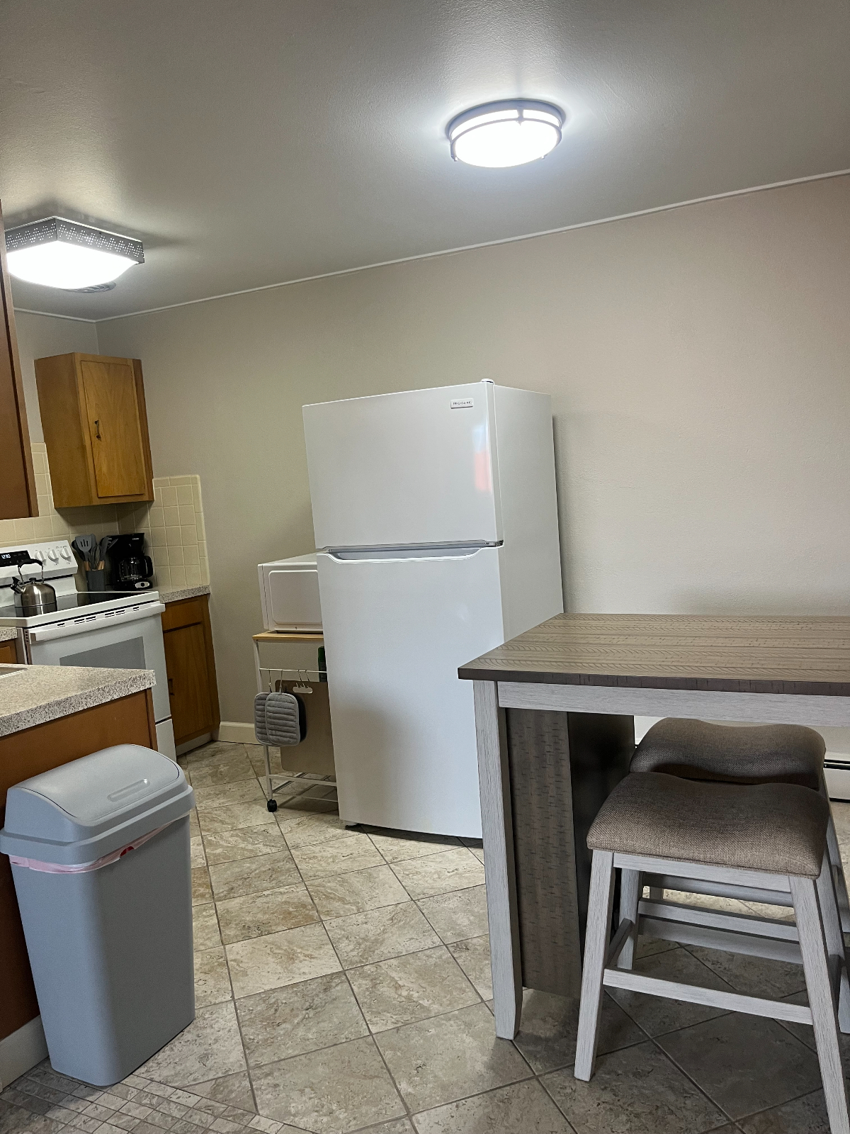 2 bedroom condo fully furnished in quiet neighborhood - Photo 5