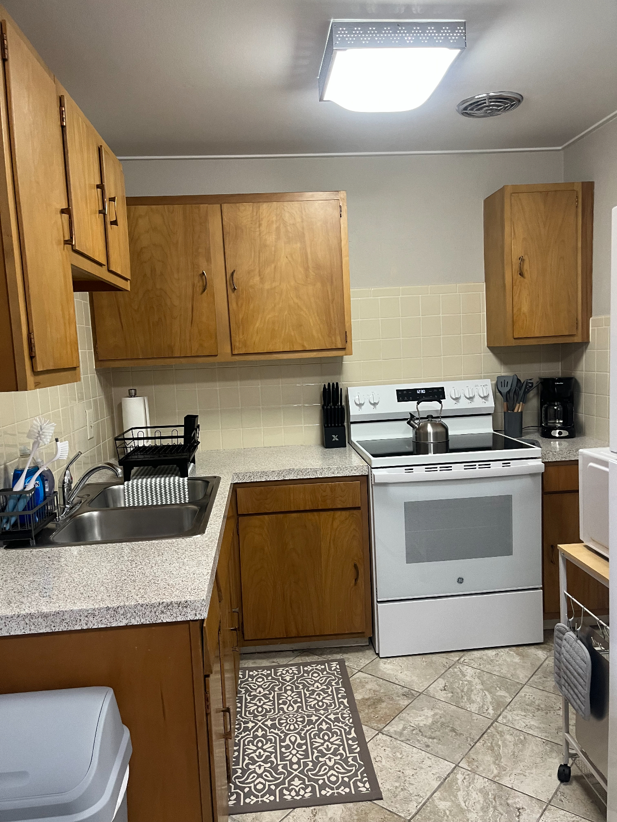 2 bedroom condo fully furnished in quiet neighborhood - Photo 4