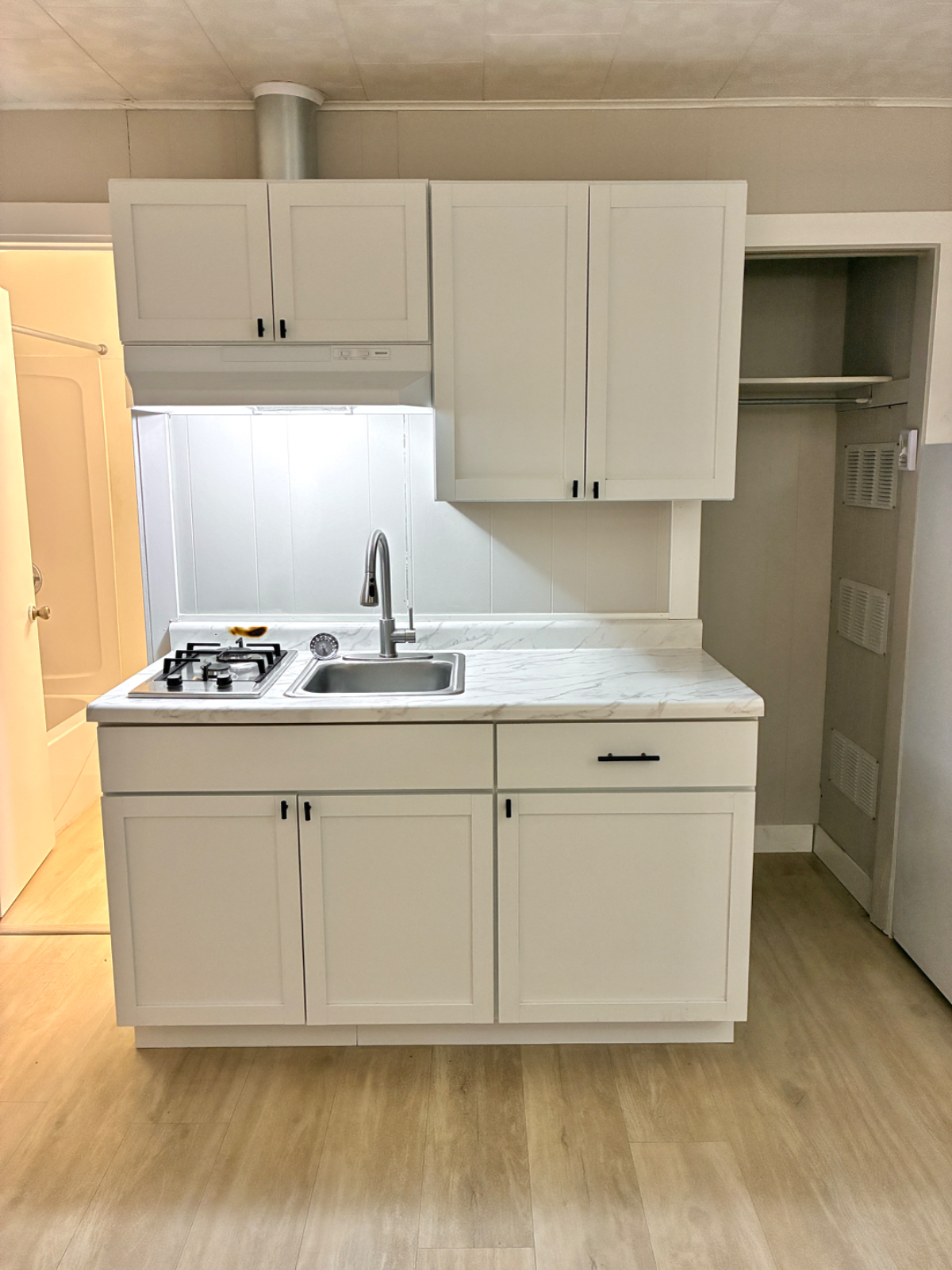 PRIVATE Studio Apartment - Photo 3