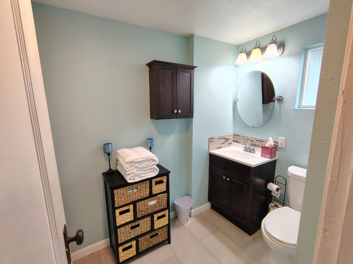Cute, cozy, one bedroom granny unit - Photo 1