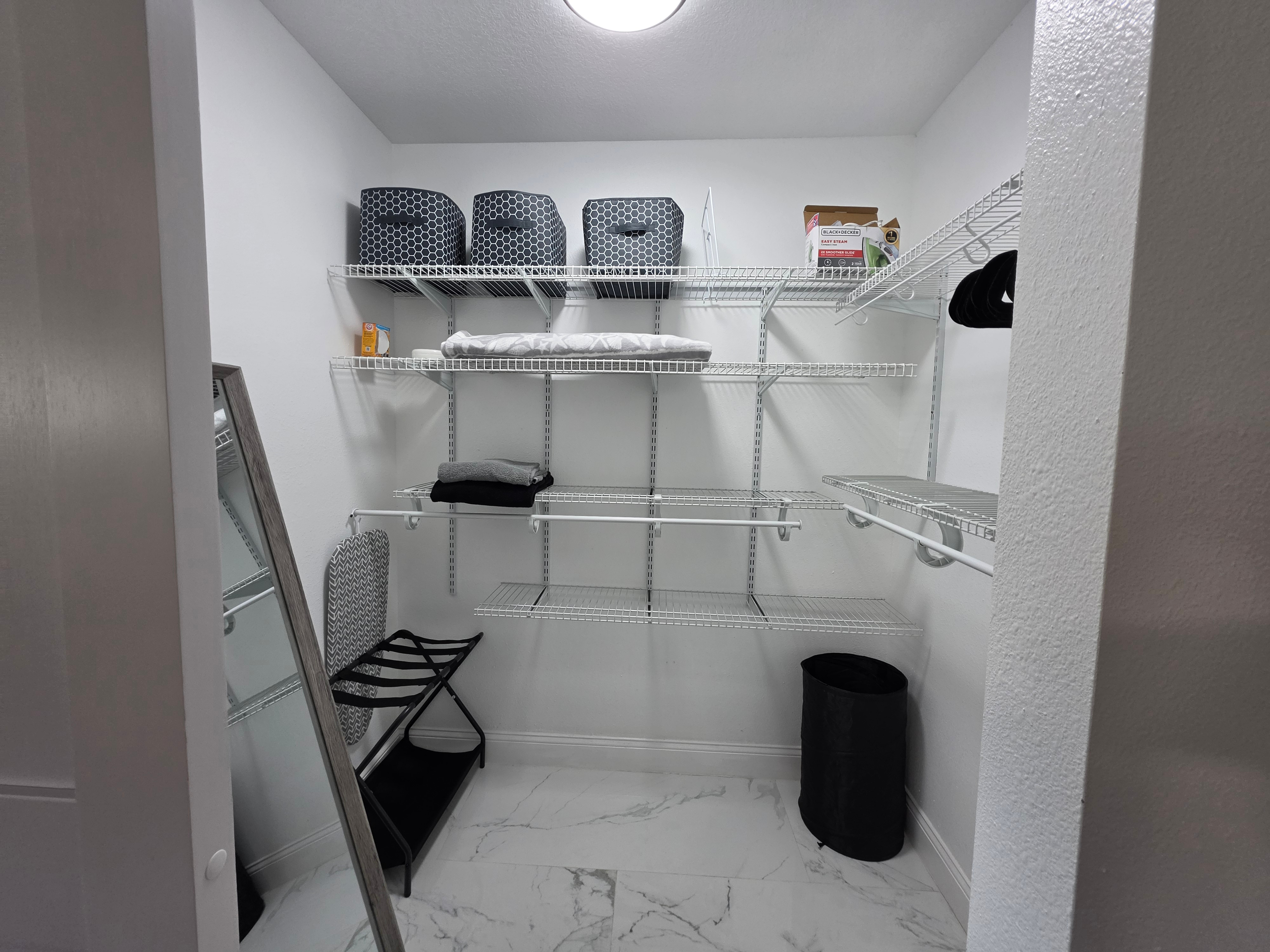 Private Furnished Apartment Near Airport and Hospitals with Utilities Included - Photo 11