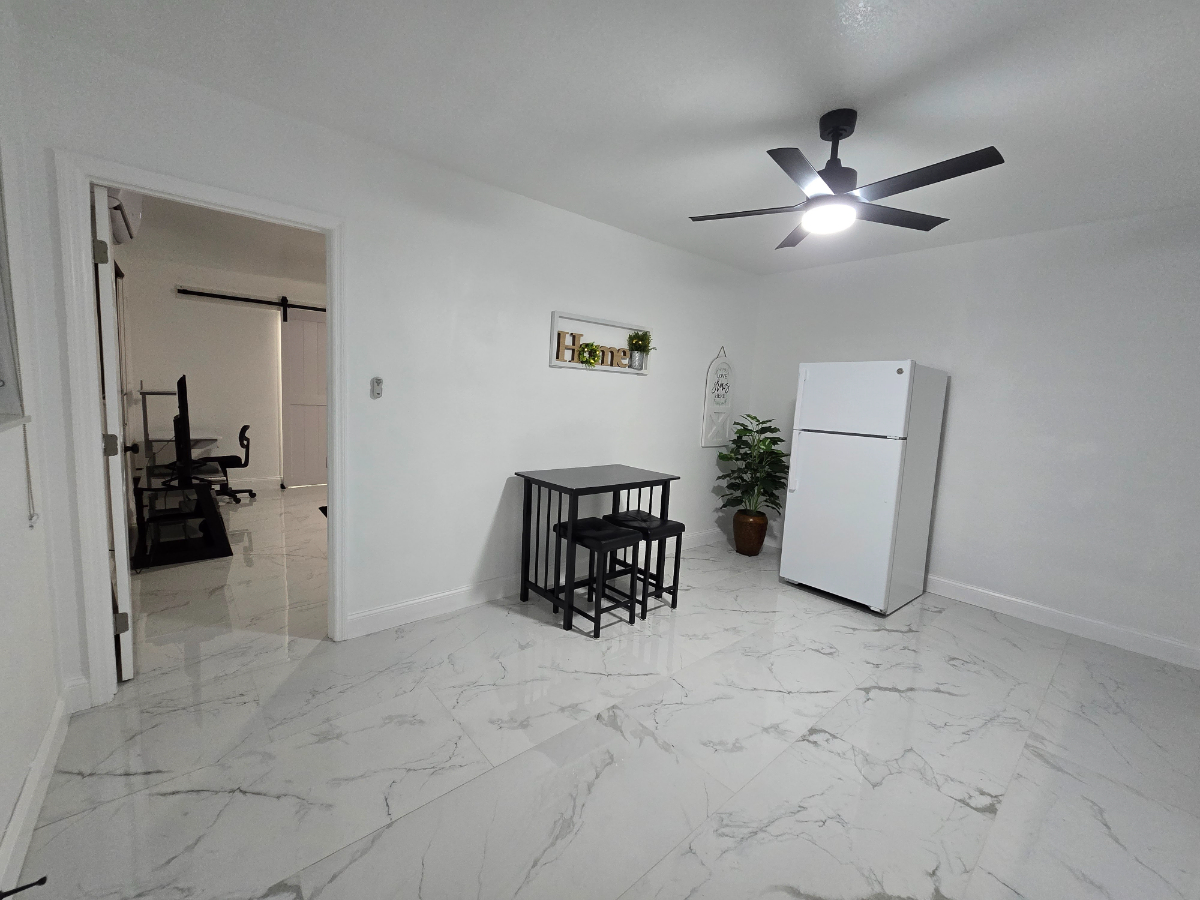 Private Furnished Apartment Near Airport and Hospitals with Utilities Included - Photo 3
