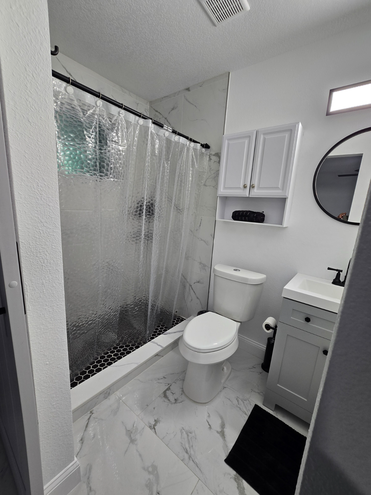 Private Furnished Apartment Near Airport and Hospitals with Utilities Included - Photo 4