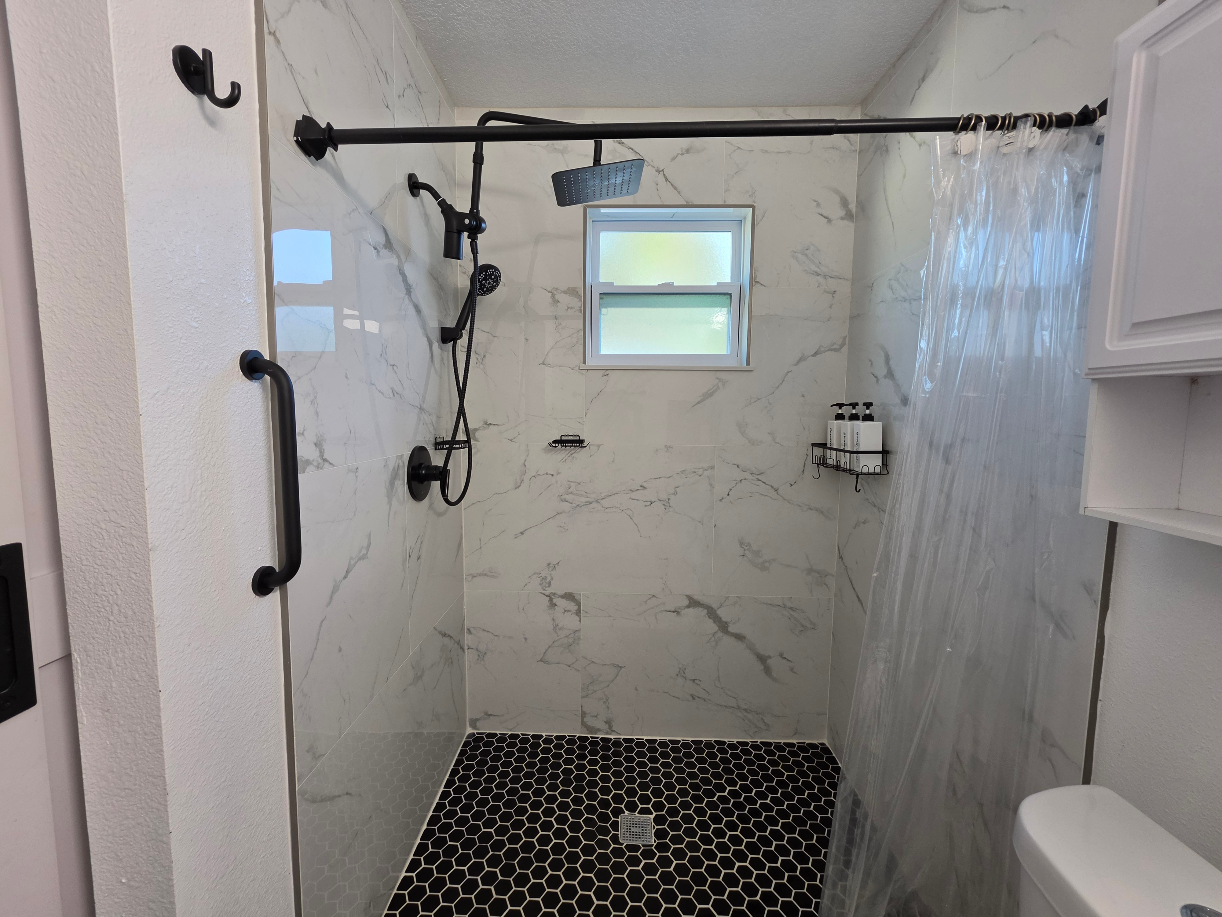 Private Furnished Apartment Near Airport and Hospitals with Utilities Included - Photo 8