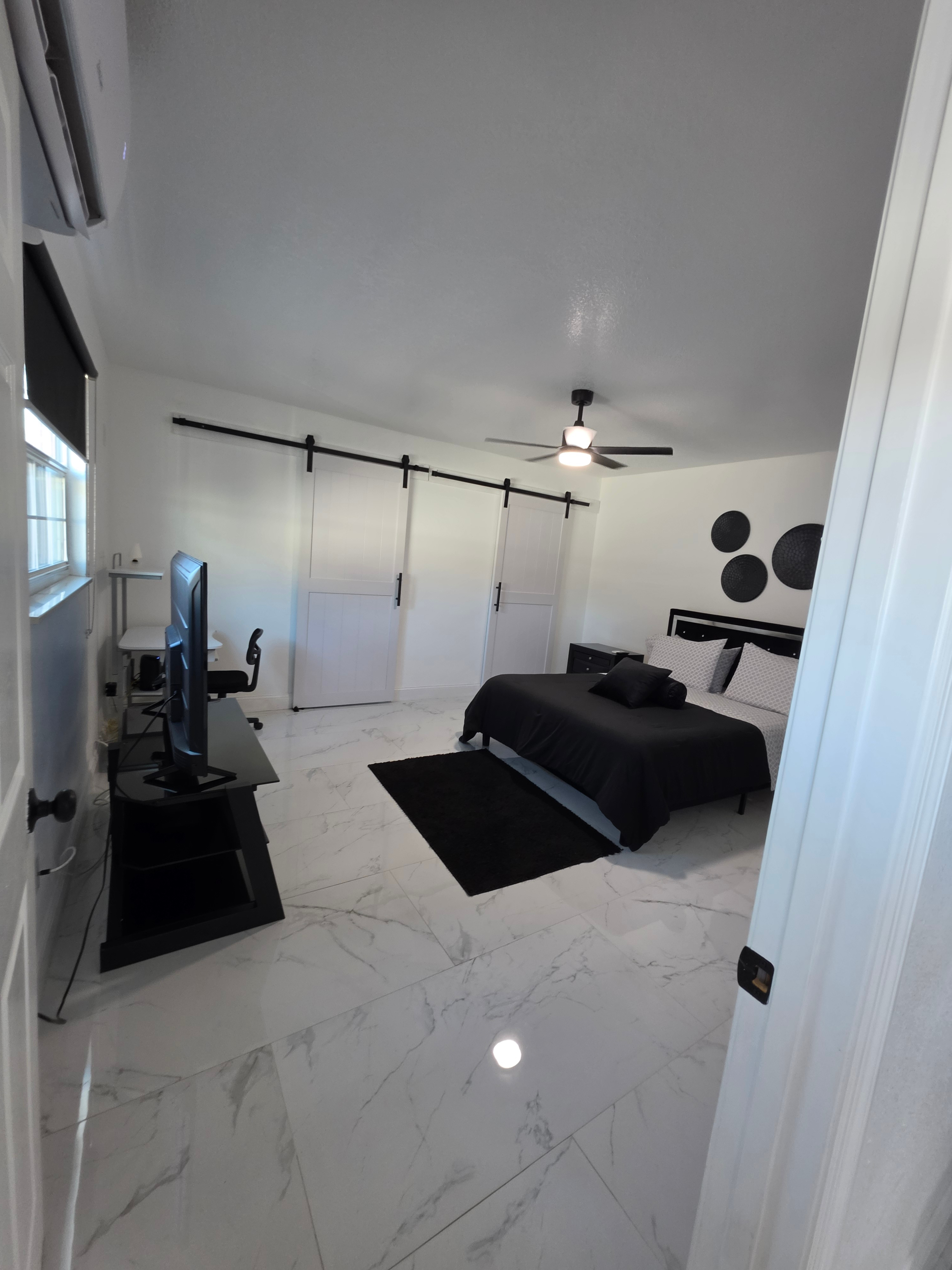Private Furnished Apartment Near Airport and Hospitals with Utilities Included - Photo 10