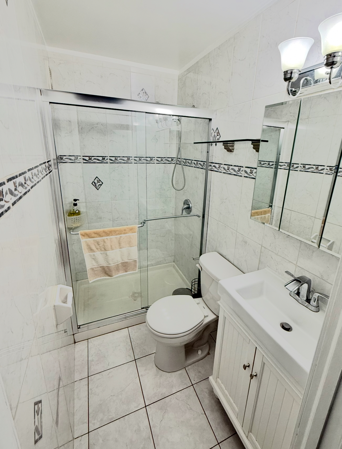 Cozy Studio with  12 min Walk to Subway and 10 min Drive to LGA - Photo 8