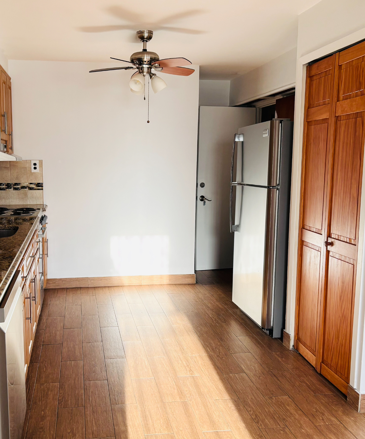 Cozy Studio with  12 min Walk to Subway and 10 min Drive to LGA - Photo 11