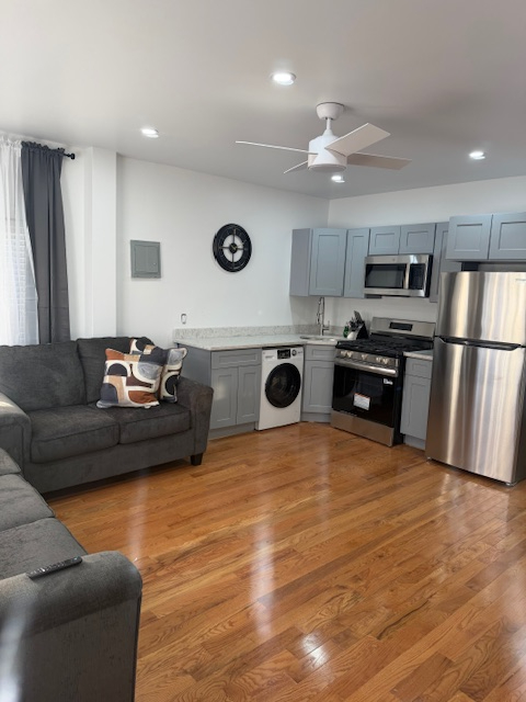 Premium 2 bed/1 bath apartment in Brooklyn with washer/dryer - Photo 1