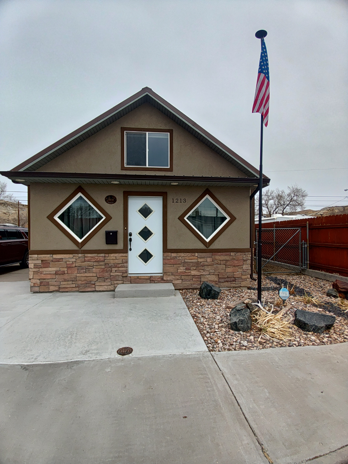 1213 10TH ST - Photo 2