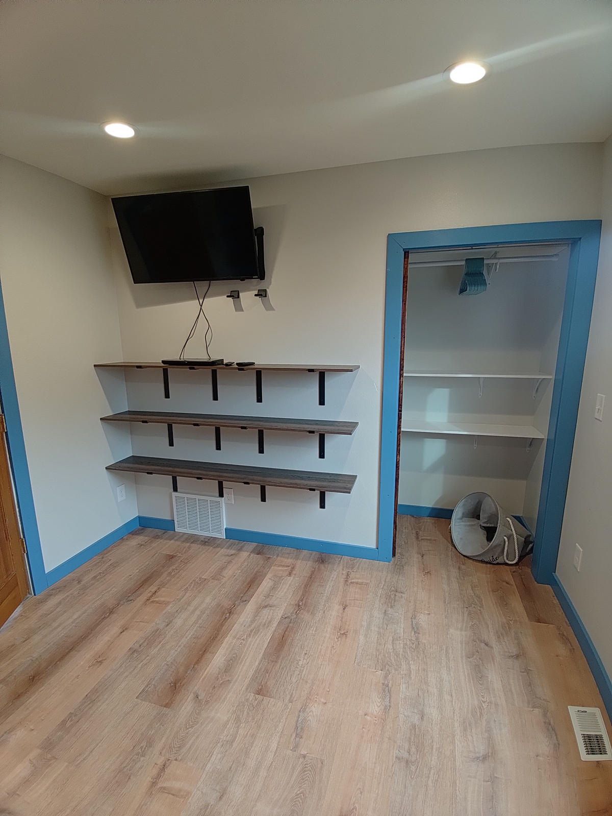 1213 10TH ST - Photo 8