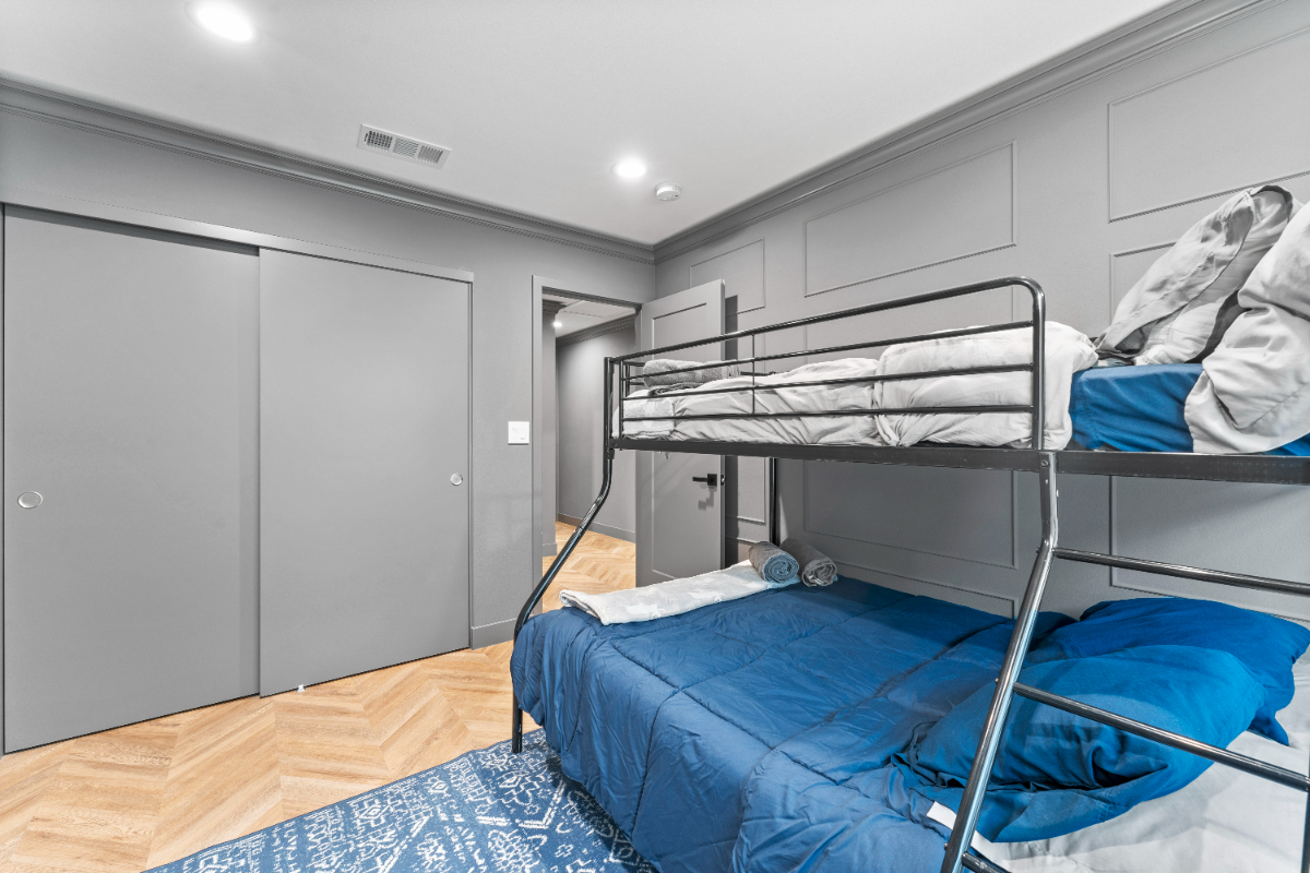 Modern Gorgeous Fully Remodeled 4BR 2BA OC Home - Photo 4