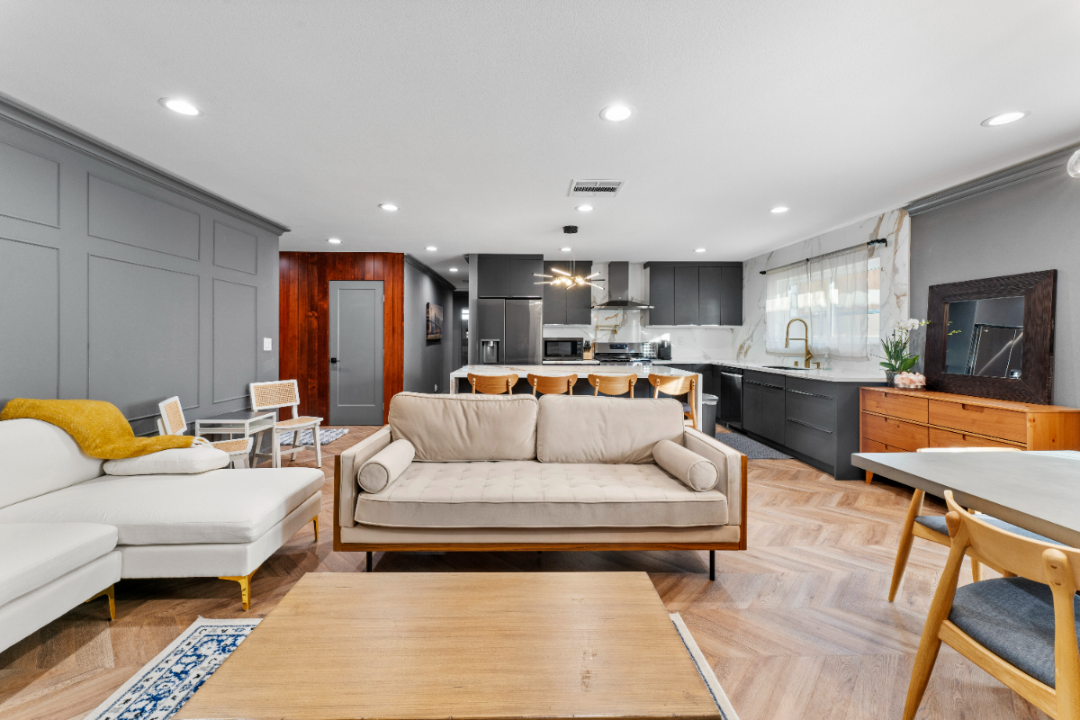 Modern Gorgeous Fully Remodeled 4BR 2BA OC Home - Photo 6