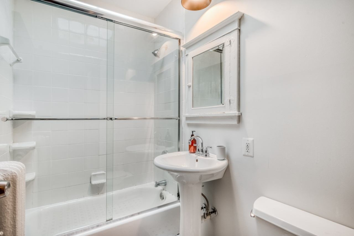 Private Bedroom in Woodley Park 226 C - Photo 8