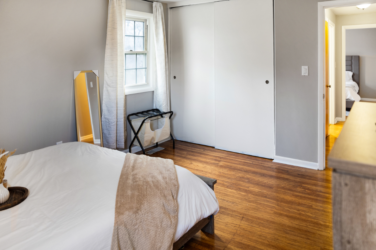 4BR Corporate & Insurance Housing, En Suite, Home Office, All Utilities & Lawn & Snow. 5 Min to Mill - Photo 3