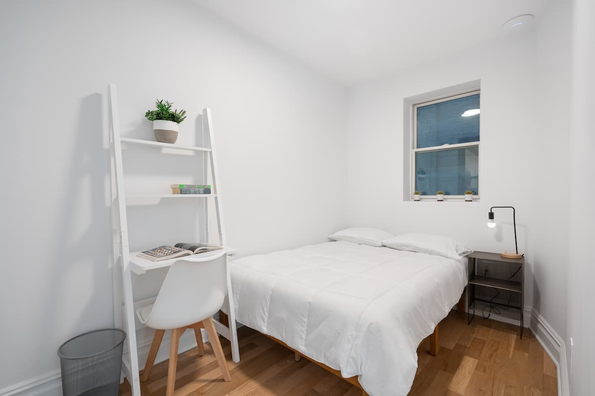 Modern Apartment near hospital in 107 Greenpoint Ave - Photo 1