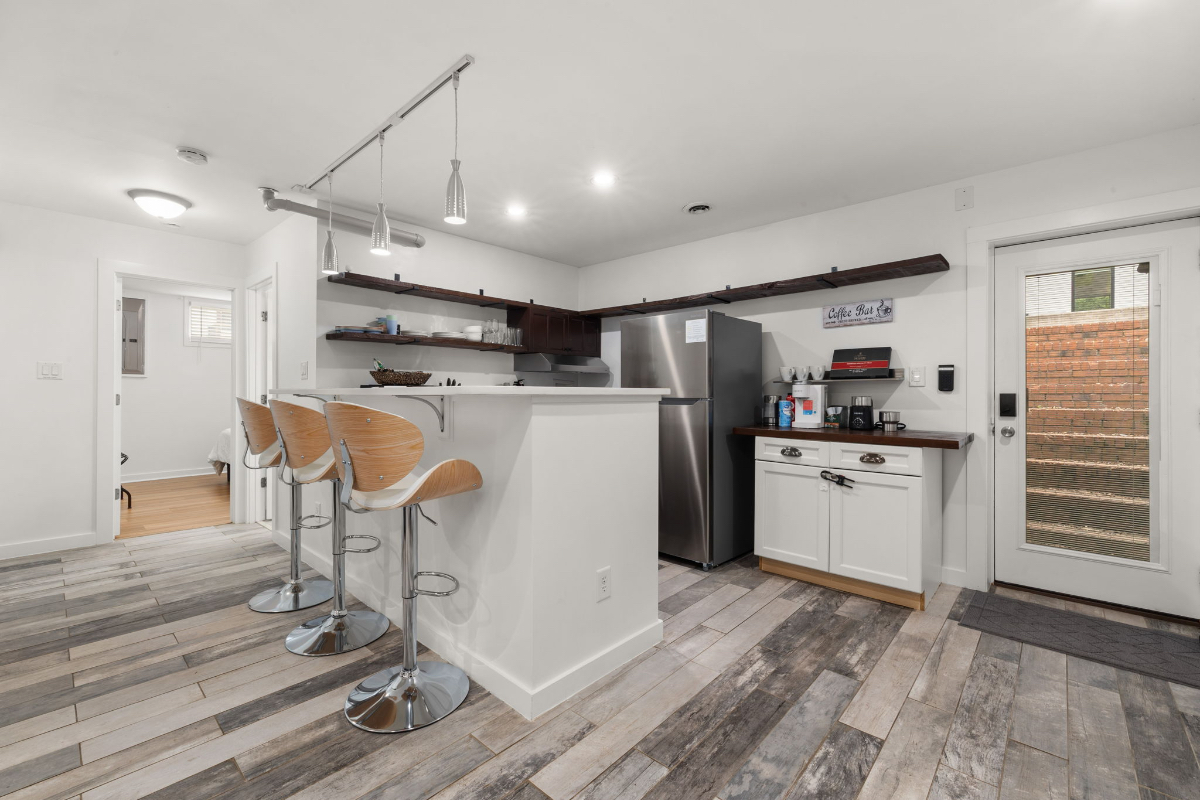 Downtown Raleigh Basement Suite - Photo 10