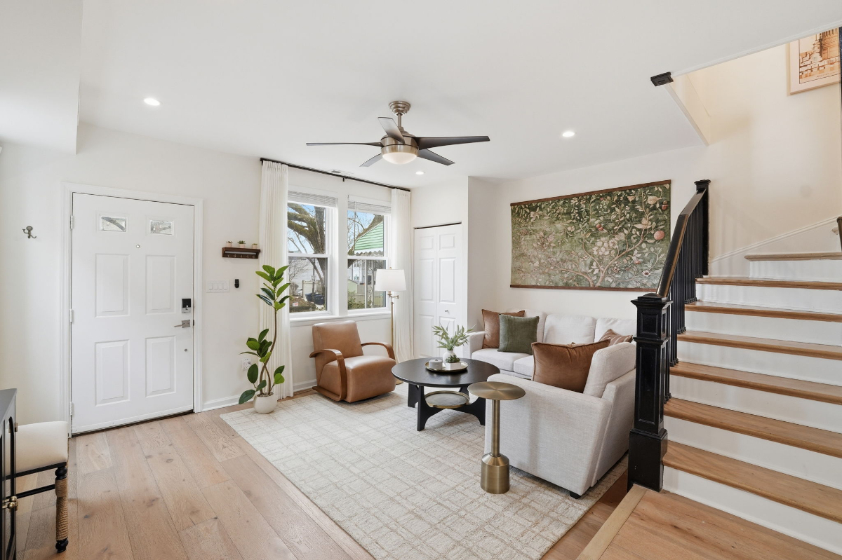 Sleeps 3-6 | Private Yard | Move-In Ready DC Home - Photo 2