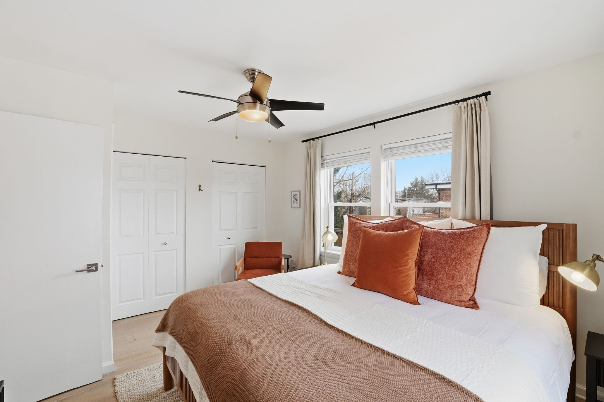 Sleeps 3-6 | Private Yard | Move-In Ready DC Home - Photo 6