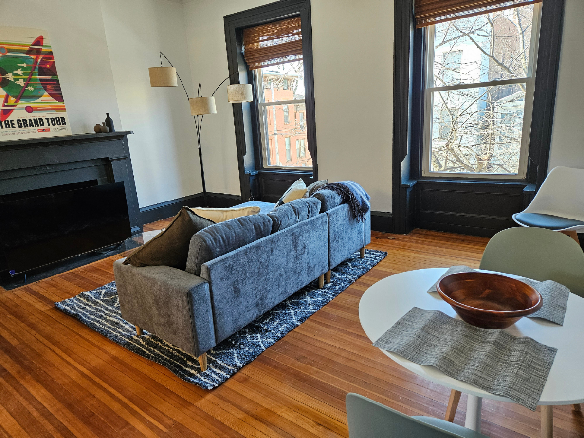 Beautiful Neighborhood, Wonderful Apartment, Amazing Light - Photo 2