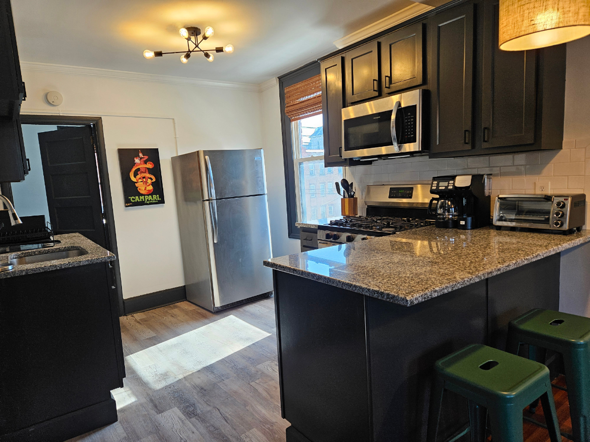 Beautiful Neighborhood, Wonderful Apartment, Amazing Light - Photo 3