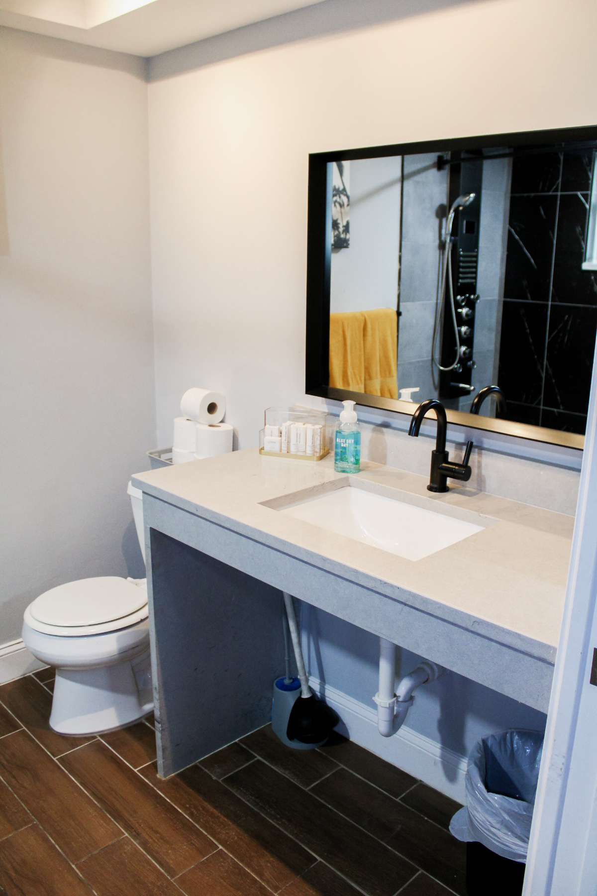 Waterfront wheelchair accessible 2 bed 2 bath - Photo 8