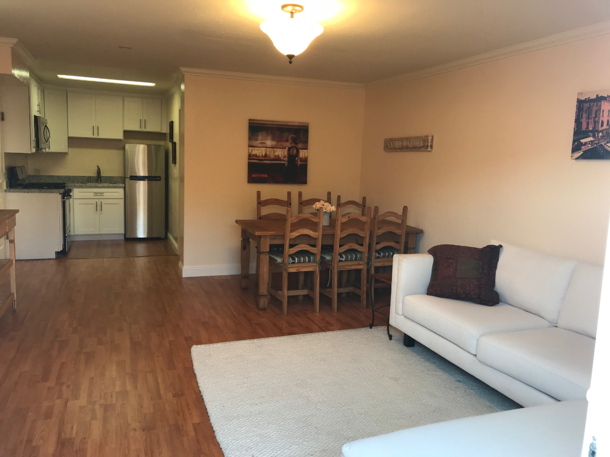 Large 1 bed apt with Patio and extra storage private entrance - Photo 5