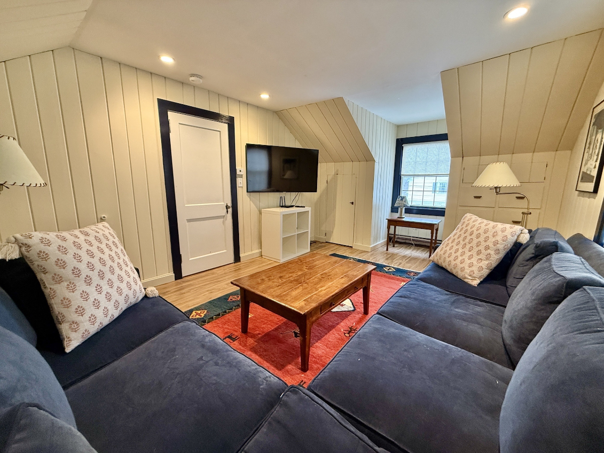 3 BDR House in Family Neighborhood near UVM, Downtown, and Lake Champlain - Photo 11
