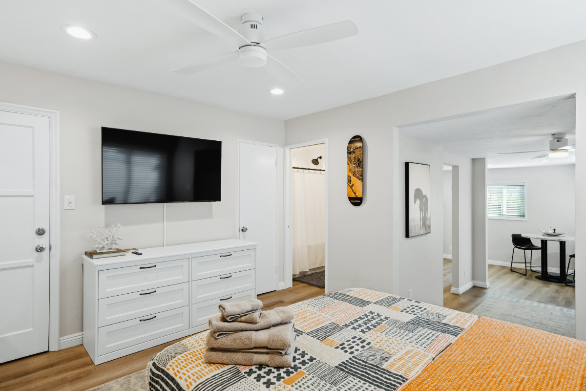 Spacious Suite - Minutes to Everything - Photo 2