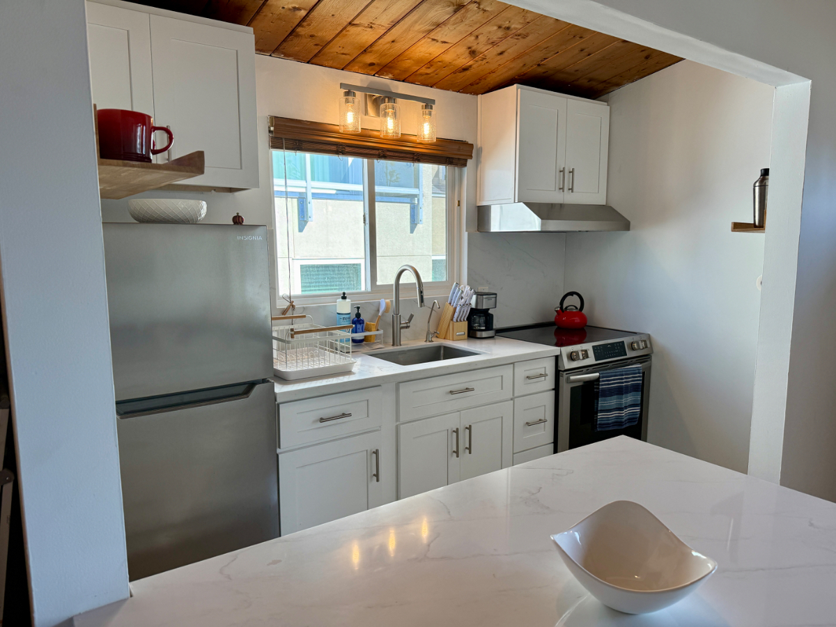 Sun Filled Upstairs Unit in the Heart of Pacific Beach - Photo 4