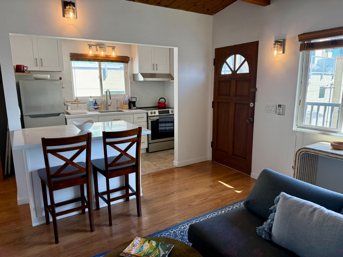 Sun Filled Upstairs Unit in the Heart of Pacific Beach - Photo 2