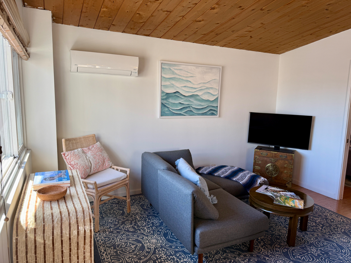 Sun Filled Upstairs Unit in the Heart of Pacific Beach - Photo 1