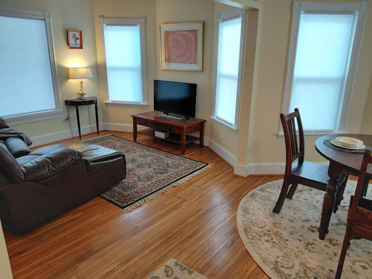Open and cozy 3BR Strong U of R Highland Hospital Park Ave - Photo 1