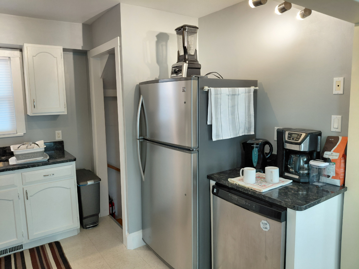 Open and cozy 3BR Strong U of R Highland Hospital Park Ave - Photo 11