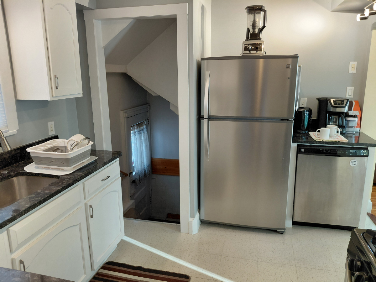 Open and cozy 3BR Strong U of R Highland Hospital Park Ave - Photo 10