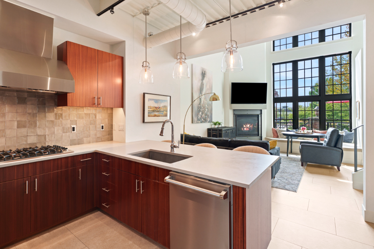 Bend Brownstone in heart of Old Mill Quarter - Photo 6